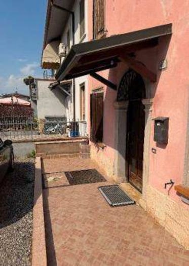 Casa trilocale in vendita in Borgo Quaresima, Malavicina, Roverbella