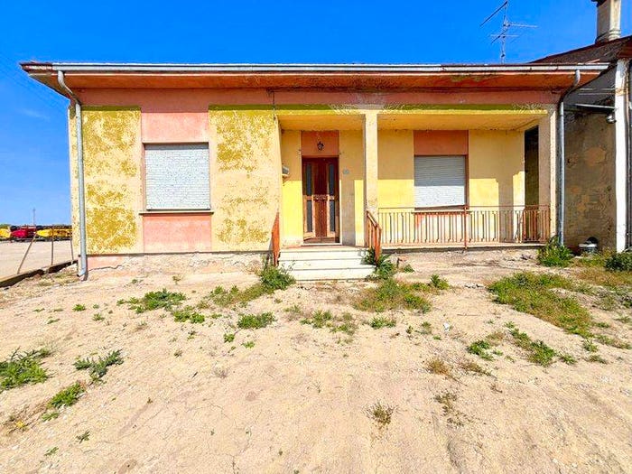 Casa con 6 locali in vendita in Via Paluderè, Concamarise