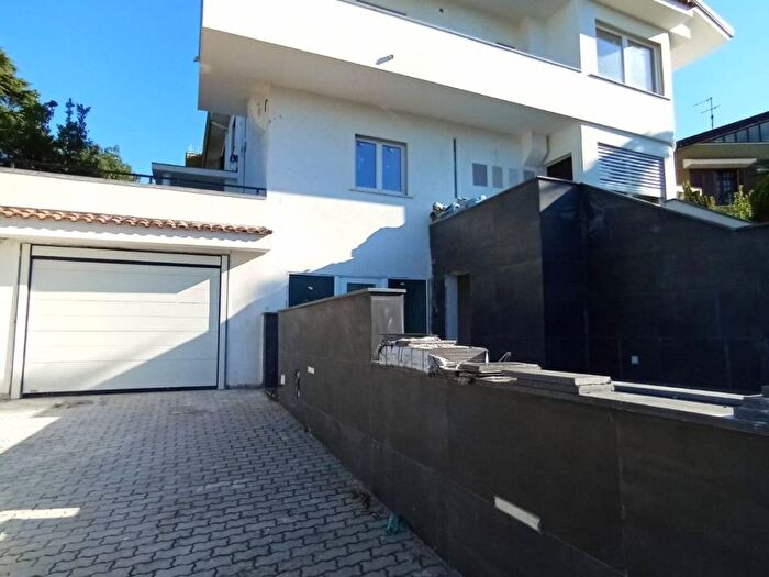 Casa con 6 locali in vendita in Via Eugenio Ruggiero, San Clemente, Caserta
