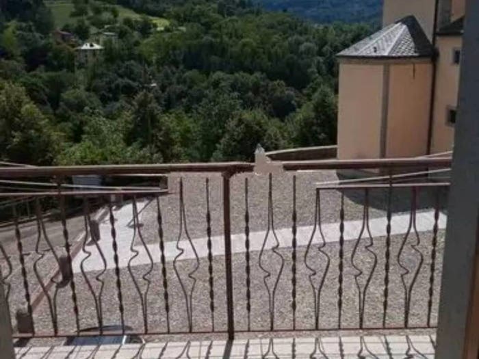 Casa con 6 locali in vendita in Piazza Santa Maria Assunta, Botta, Locatello