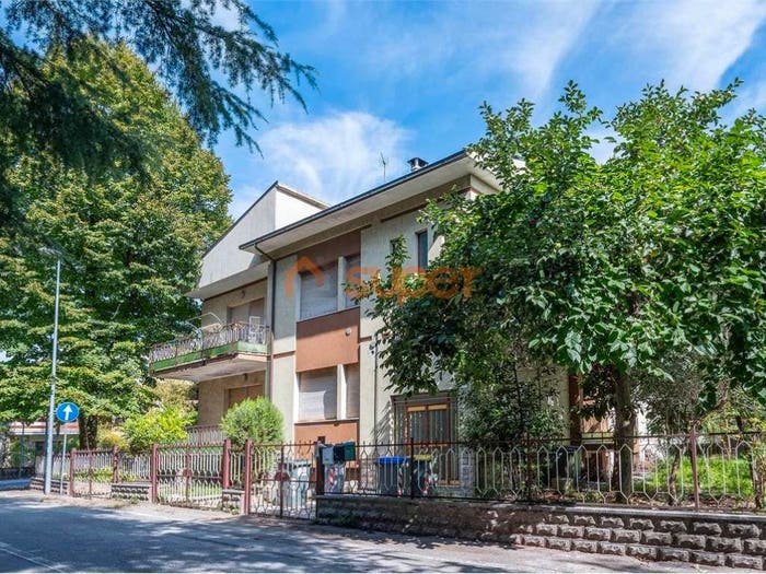 Appartamento con 6 locali in vendita in Via Monte Pogdora, Viale Firenze Paciana, Foligno