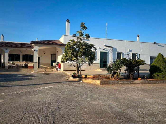 Casa con 6 locali in vendita in Strada Tre Piantelle, Martina Franca