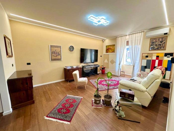 Appartamento trilocale in vendita in Via Enrico Cravero, Foce, Genova
