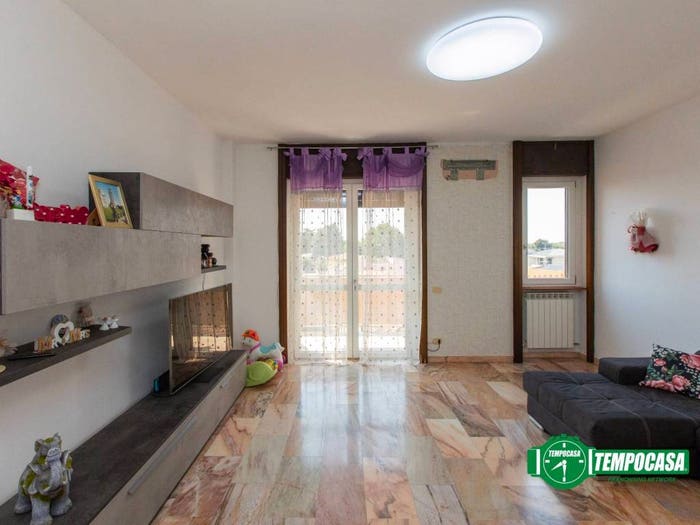 Appartamento quadrilocale in vendita in Via Guglielmo Marconi, Centro, Magnago