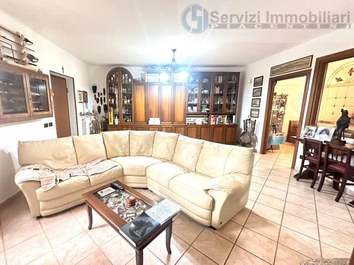 Casa con 6 locali in vendita in Via Guido Rossa, Incrociata, Calendasco