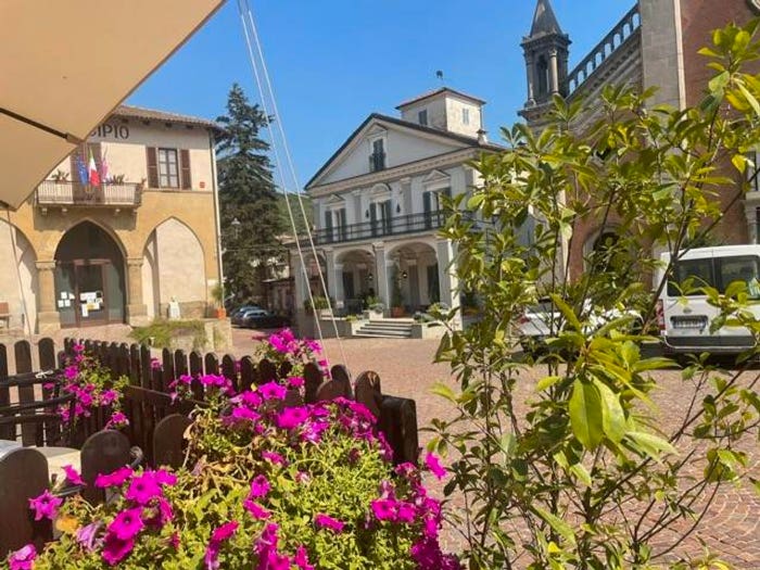 Casa con 6 locali in vendita in Piazza Vittorio Emanuele II, Vesime