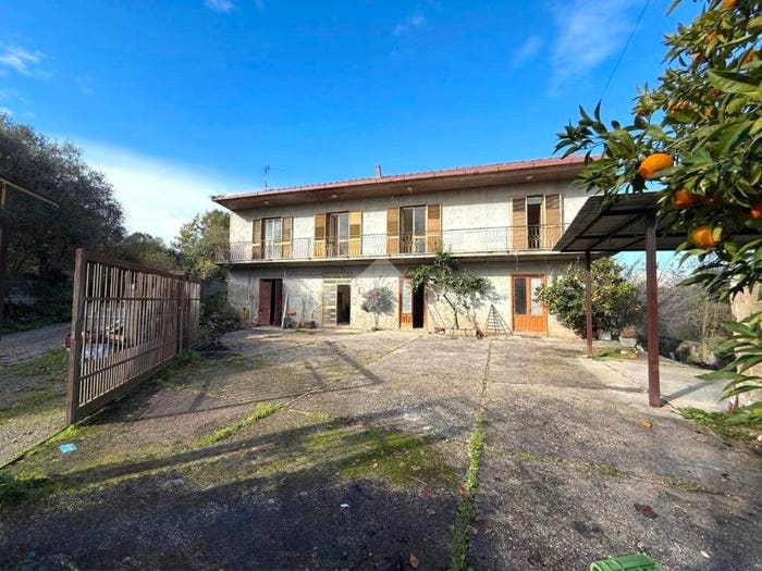 Casa con 6 locali in vendita in Via Puopolo, Giardoni, Limatola
