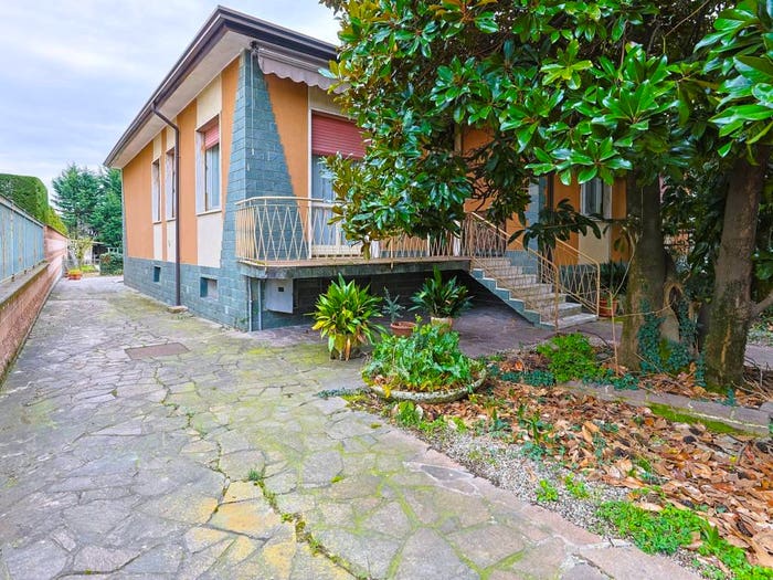 Casa quadrilocale in vendita in Via San Vittore, Centro, Arese