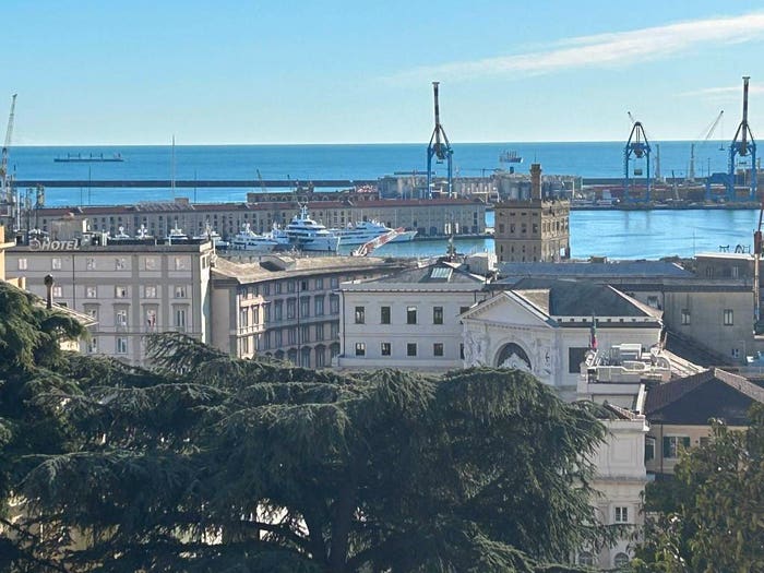 Appartamento con 6 locali in vendita in Piazza Pedro Ferreira, Principe, Genova