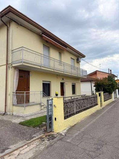 Casa con 6 locali in vendita in VIA R ROMA E, Centro, Mesola