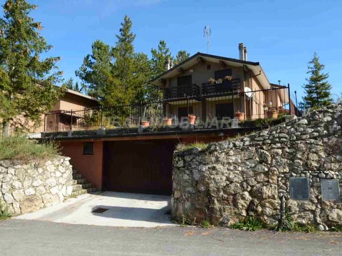 Casa quadrilocale in vendita in Via Giuseppe Faelli, Centro, Ovindoli