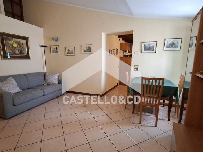 Appartamento trilocale in vendita in via stretta castello, Centro Storico, Desenzano del Garda