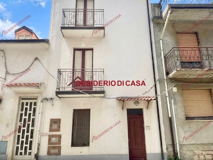 Casa con 6 locali in vendita in Vicolo Napoleone, Centro, Montalbano Elicona