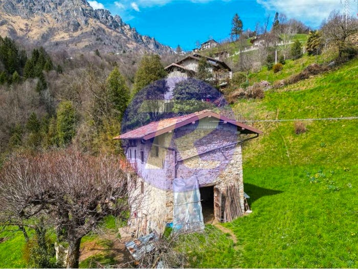 Casa con 6 locali in vendita in Via Voltola, Camerata Cornello