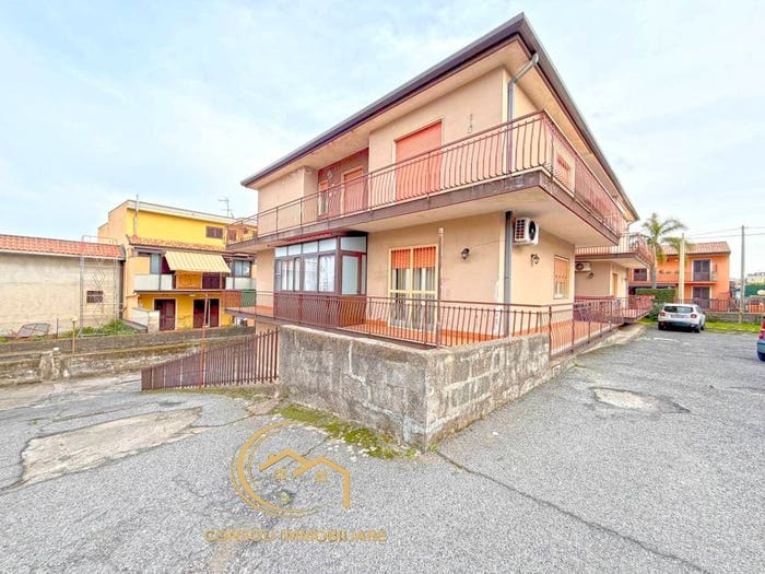 Appartamento con 5 locali in vendita in Via Luigi Settembrini, Centro, Giarre