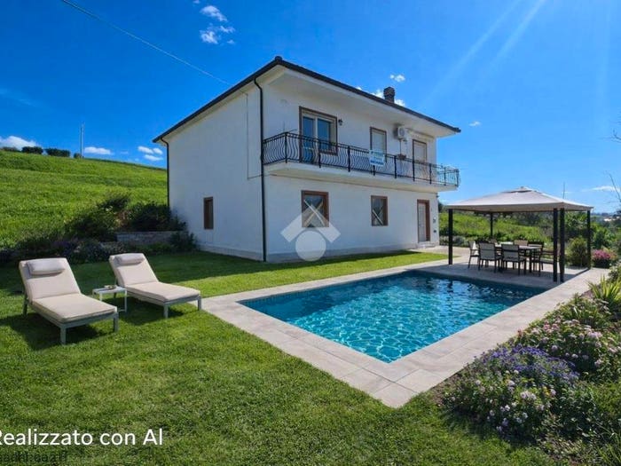 Casa con 6 locali in vendita in Via Impennuti, Luzzi