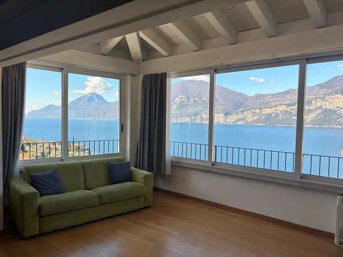 Appartamento trilocale in vendita in Via Borago, Magugnano, Brenzone sul Garda