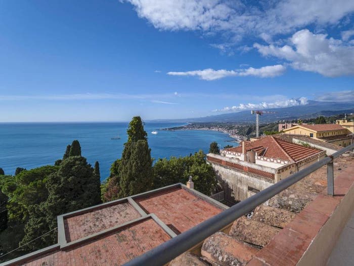 Appartamento trilocale in vendita in Via Bagnoli Croci, Taormina