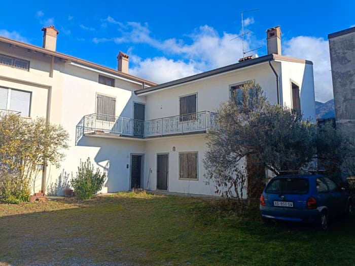 Casa con 6 locali in vendita in via Trasaghis Gemona del Friuli, Gemona, Gemona del Friuli