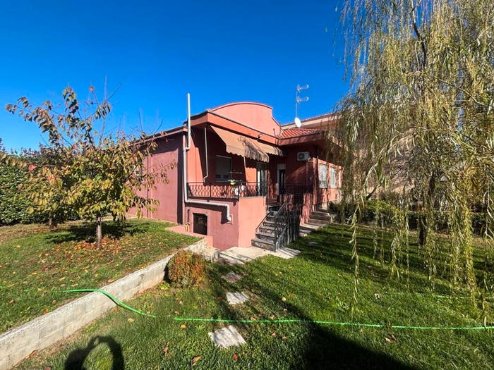 Casa trilocale in vendita in Via A Manzoni, Centro, Cairate