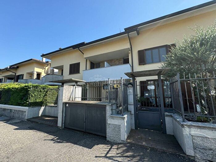 Appartamento trilocale in vendita in Via Dei Platani, Centro, Arluno