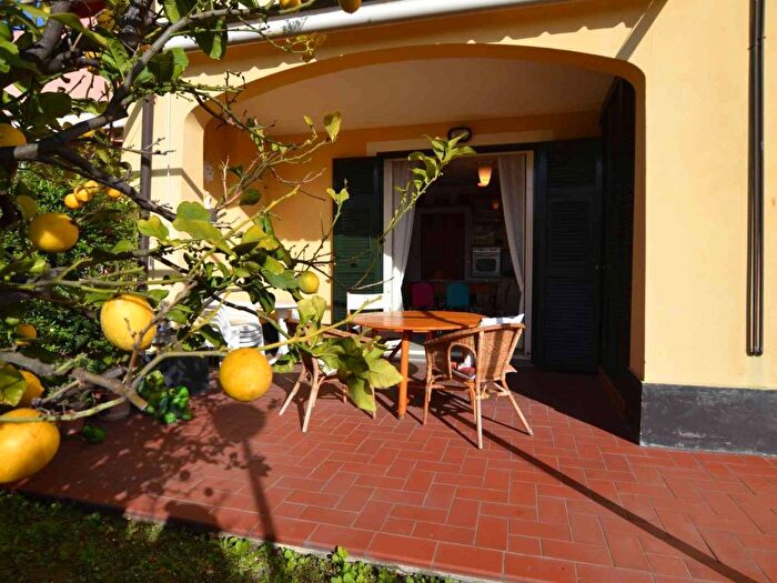 Appartamento quadrilocale in vendita in Via Gabriele D'Annunzio, Centro, Loano