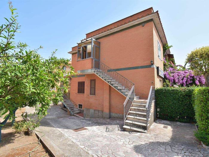 Appartamento trilocale in vendita in viale Repubblica, Santa Maria delle Mole, Marino
