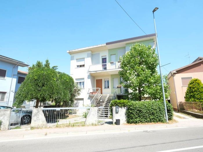 Appartamento con 6 locali in vendita in Via Carlo Poma, Villafranca di Verona