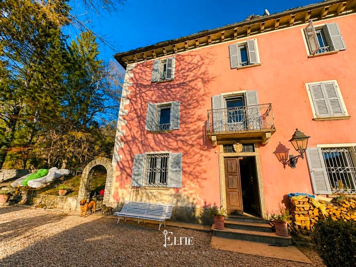 Casa con 6 locali in vendita in Via Vittorio Emanuele, Centro, Craveggia