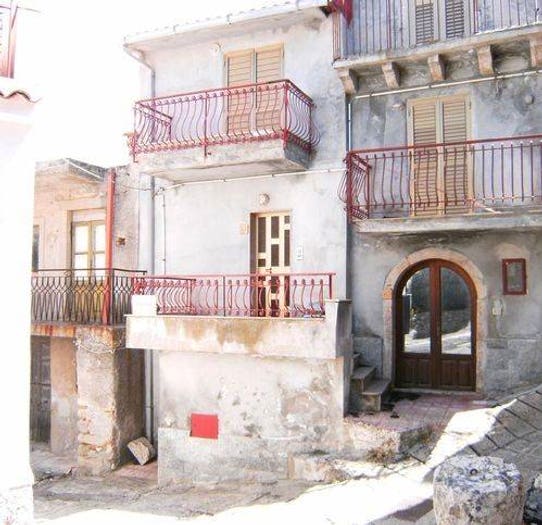 Casa trilocale in vendita in Via Santissima Annunziata, Centro, Forza d'Agrò