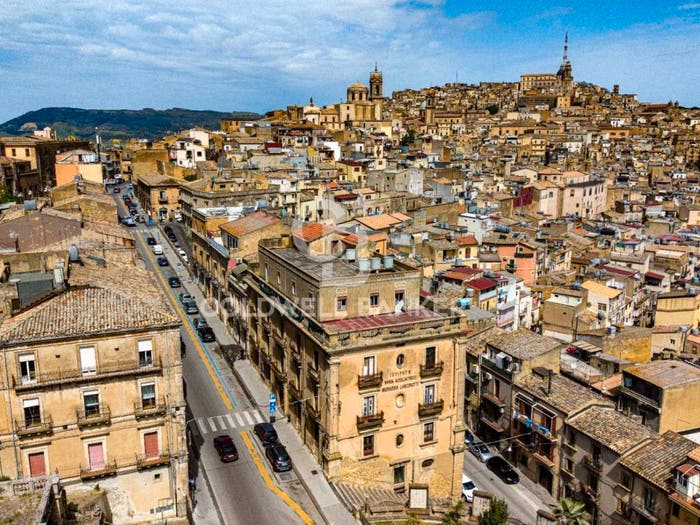 Casa con 6 locali in vendita in Via Roma, Centro, Caltagirone