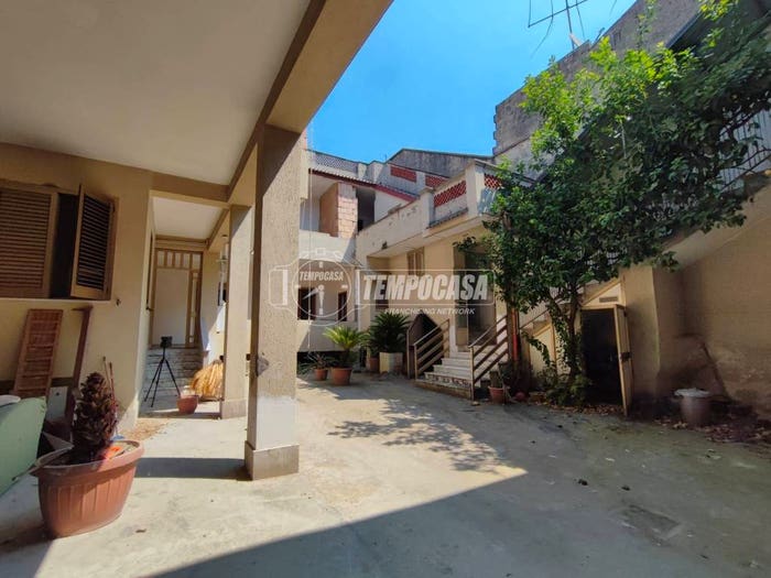 Casa con 6 locali in vendita in Via Luigi Antonio Piccirillo VICO, Centro, Portico di Caserta