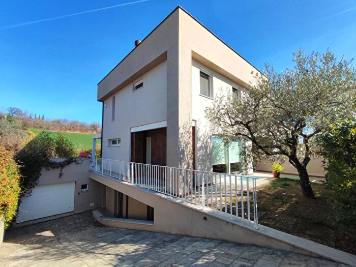 Casa con 6 locali in vendita in Via San Pio da Pietralcina, Colli al Metauro