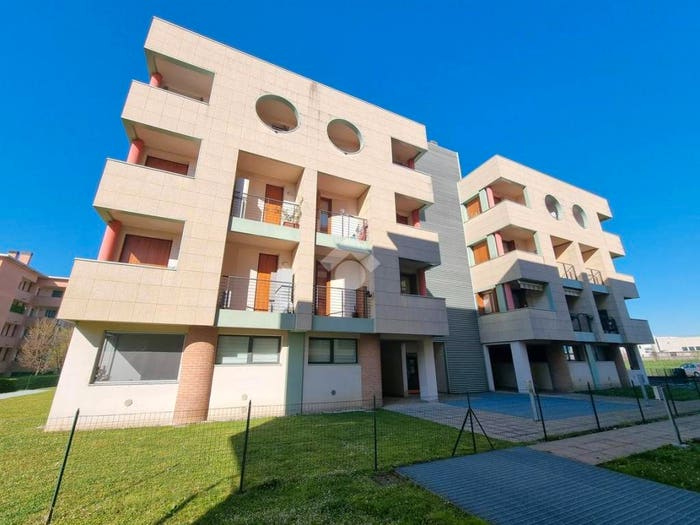 Appartamento trilocale in vendita in Via Berlinguer, Carugate