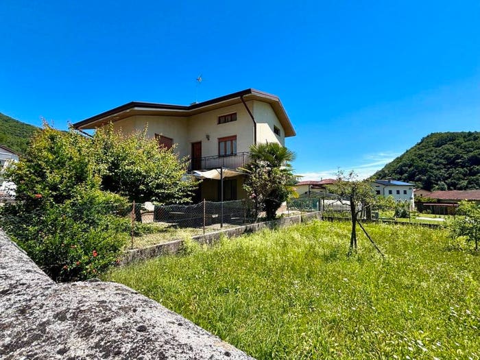 Casa trilocale in vendita in Travesio