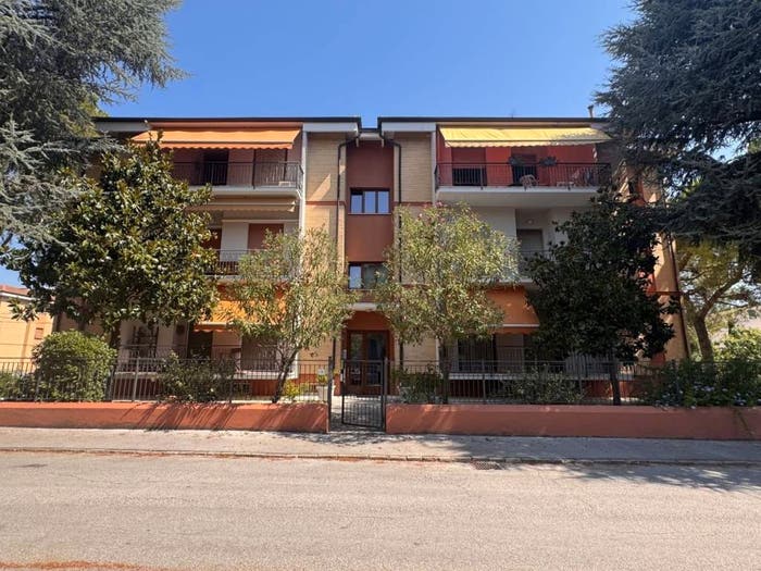 Appartamento con 6 locali in vendita in Via Gaetano Ravagli, San Pietro Martire Erbarella, Jesi
