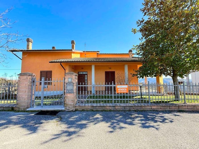 Casa con 6 locali in vendita in Strada Farneta, Acqualagna