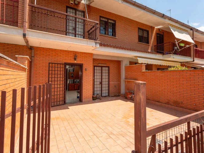 Casa quadrilocale in vendita in Viale Vladimir Ilic Ulianov Lenin, Centro, Genzano di Roma
