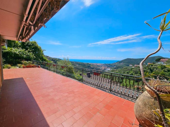 Appartamento con 6 locali in vendita in Via Miramare, San Bartolomeo, Leivi