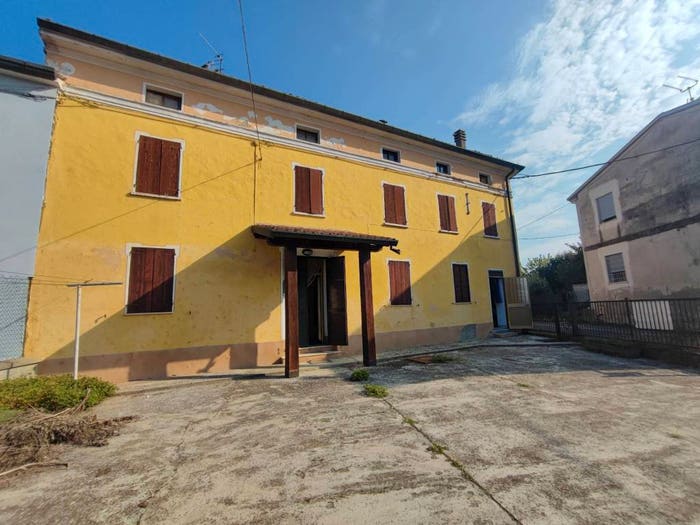 Casa con 6 locali in vendita in Sabbioneta