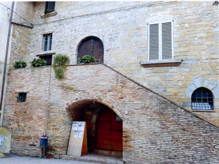 Casa con 6 locali in vendita in Via Costanza Baglioni, Centro, Cannara