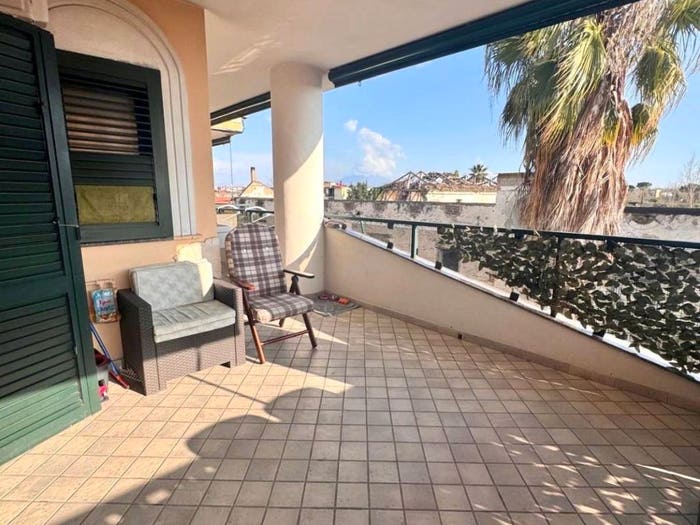 Appartamento con 5 locali in vendita in Via Domenico De Tilla, Cesa