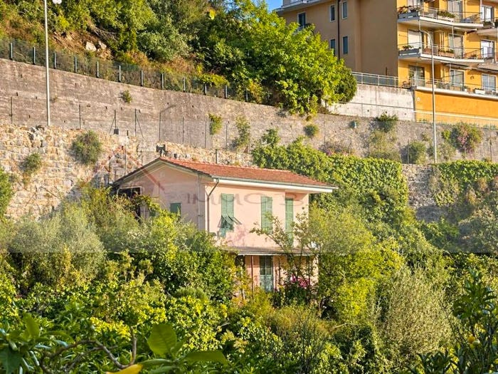 Casa quadrilocale in vendita in Corso Marconi, Ospedaletti