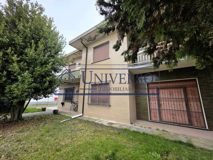 Casa con 6 locali in vendita in Via Guglielmo Marconi, Rea