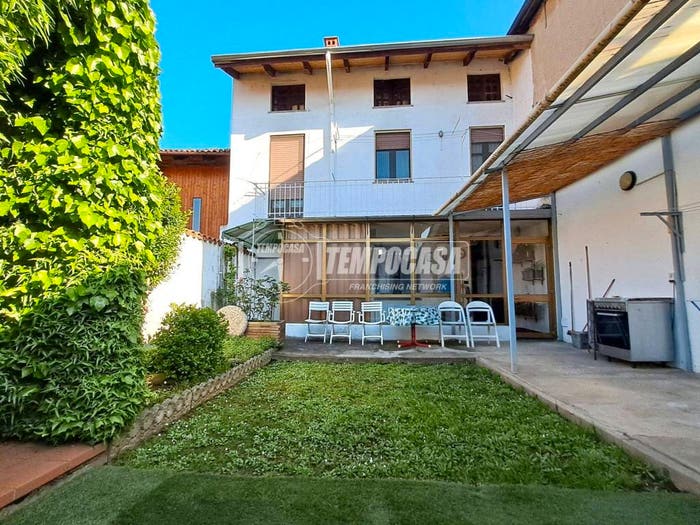 Casa con 5 locali in vendita in Via Carlo Felice Trossi, Gaglianico