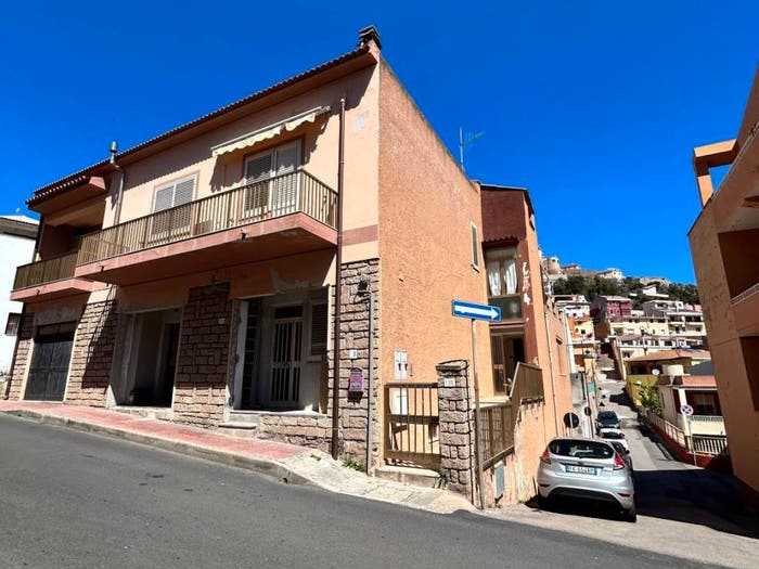 Casa con 6 locali in vendita in Via Colombo, Centro, Castelsardo