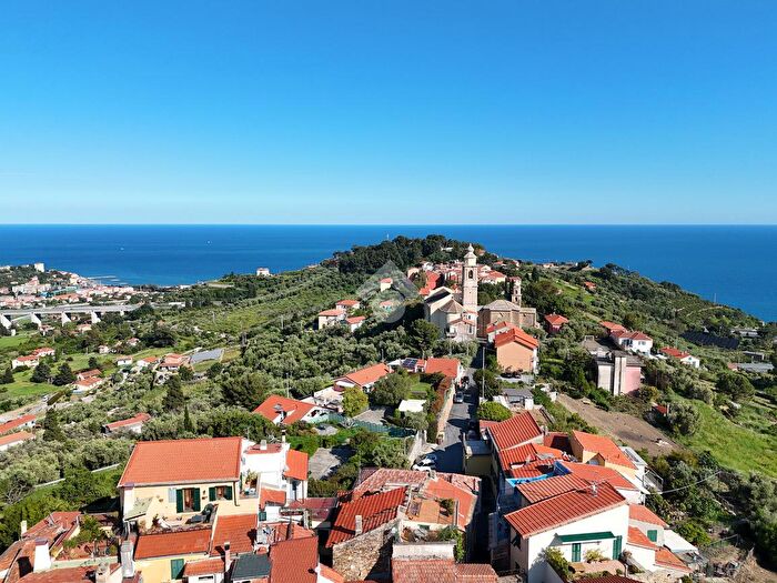Casa quadrilocale in vendita in Via Armando Diaz, Imperia