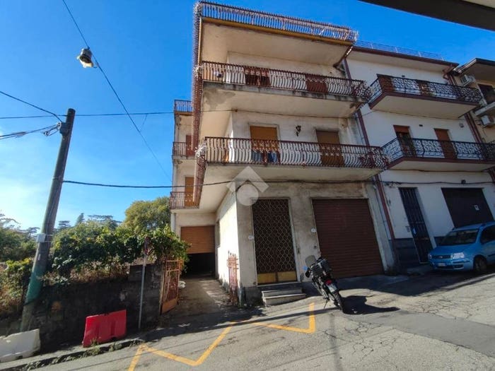 Appartamento quadrilocale in vendita in Via Tenente Scuderi Giuseppe, Centro, Zafferana Etnea