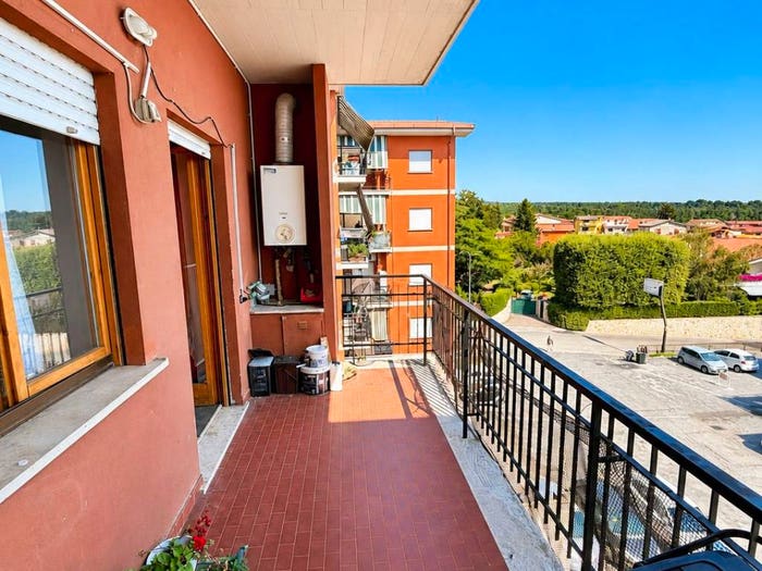 Appartamento con 5 locali in vendita in Piazza dell'Anfiteatro, Centro, Lariano