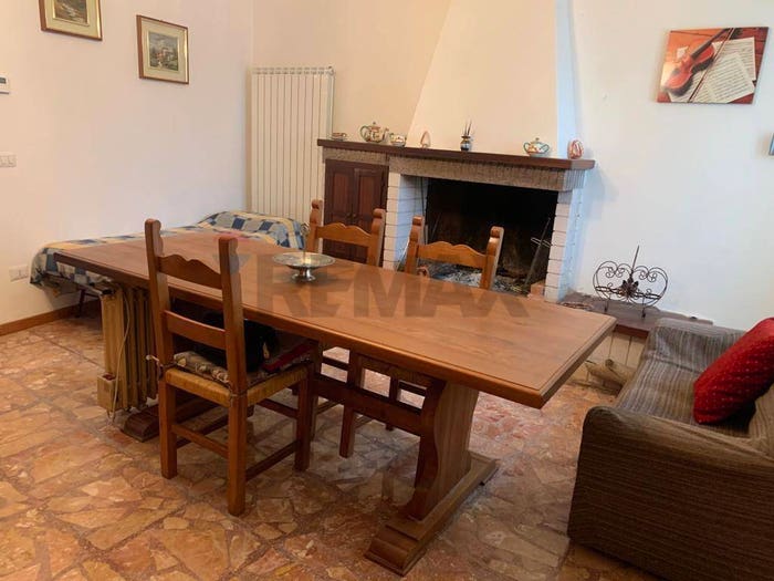 Casa quadrilocale in vendita in Villamagina, Sellano
